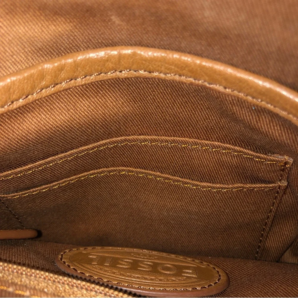 Fossil brown leather saddle flap crossbody purse - Picture 7 of 12